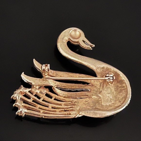 🦢 Stunning VTG Sawn Brooch w rhinestones - Picture 2 of 2